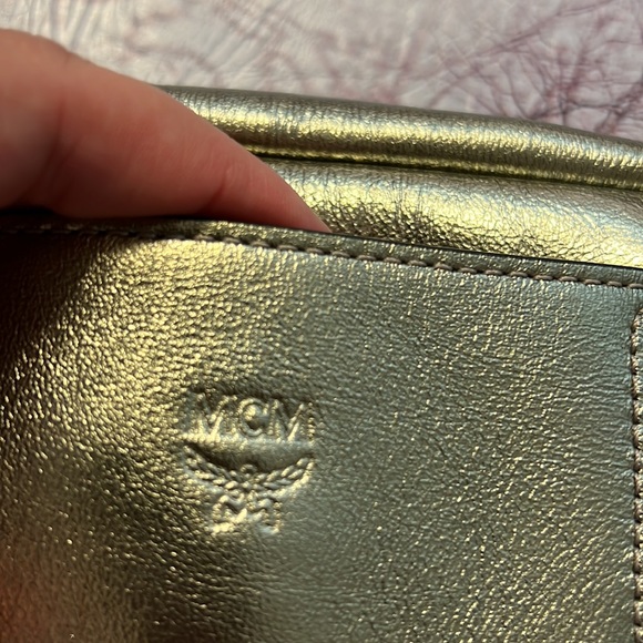 MCM Gold Visetos Chevron pouch/fanny pack/crossbody NWOT - Picture 4 of 10
